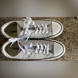 Women's Size 8 Converse Madison
Jacquard All Star Chuck Taylor
Sneakers